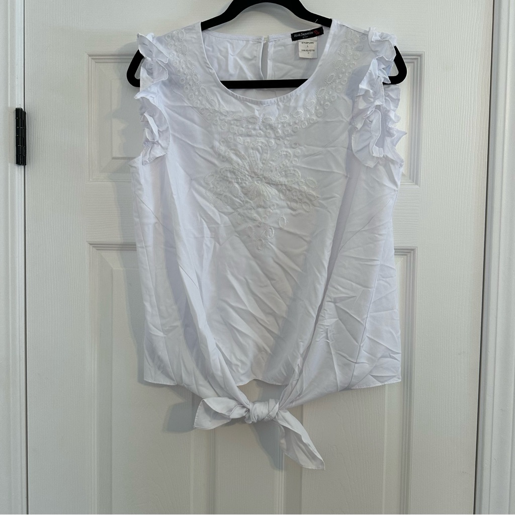 Vivid Importers White Sleeveless Blouse With Ruffles And Fronttie Size Large Nwt